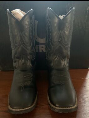 Tuff Rider 6Y or Women’s 7.5